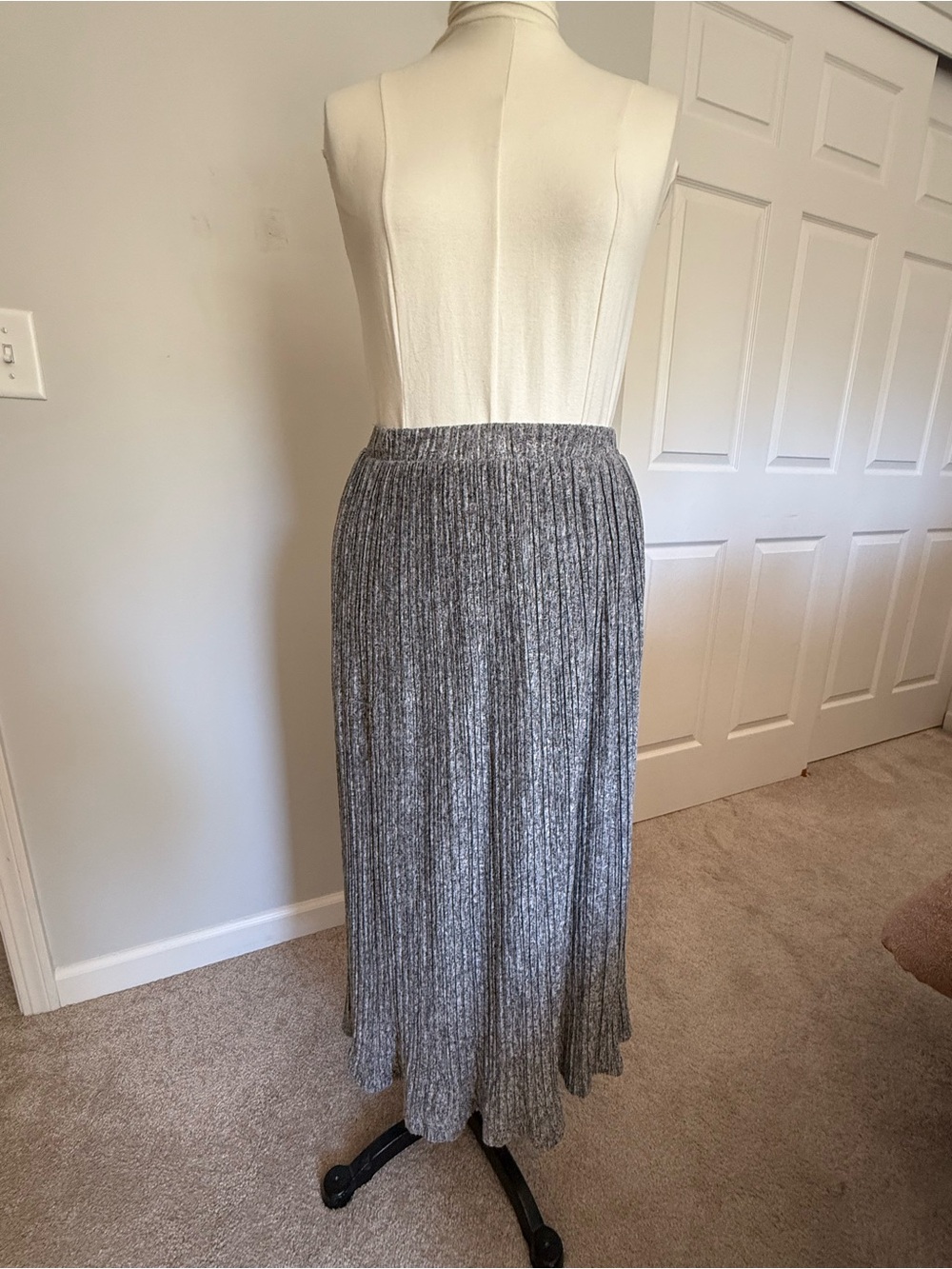 PLEIONE Black and White Knit Skirt